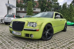 Chrysler-300c-foliert-in-Avery-SWF-yellowgreen-01