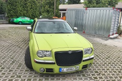 Chrysler-300c-foliert-in-Avery-SWF-yellowgreen-02