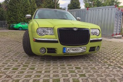 Chrysler-300c-foliert-in-Avery-SWF-yellowgreen-03