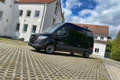 Mercedes_Benz_Sprinter_Avery_Gloss_Black_02_1