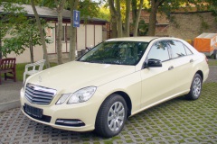 mercedes-benz_e-klasse_foliert_in_hellelfenbein_20110819_1564881501