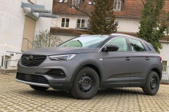 Opel_Crossland_X_Avery_Charcoal_matte_metallic_01_1