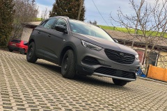 Opel_Crossland_X_Avery_Charcoal_matte_metallic_02_1