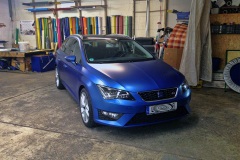 Seat-Leon-foliert-in-Oracal-nightblue-matte-metallic-01