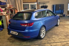 Seat-Leon-foliert-in-Oracal-nightblue-matte-metallic-02