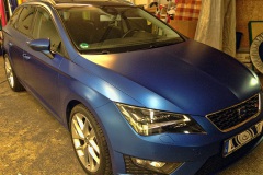 Seat-Leon-foliert-in-Oracal-nightblue-matte-metallic-03