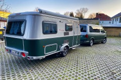 VW_T6_3M_Matte_Pine_Green_Metallic_mit_Wohnwagen_06_1